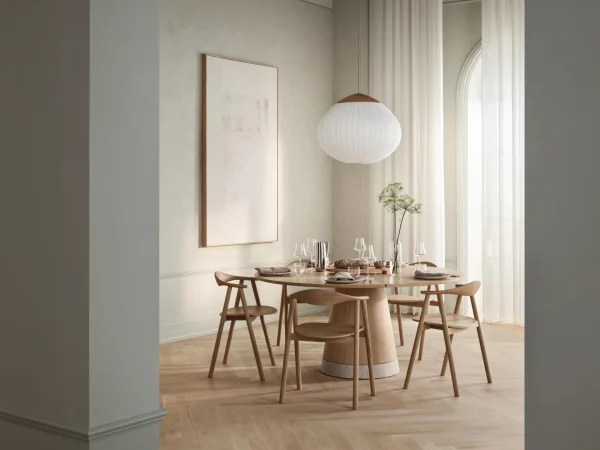 Bolia Piro eettafel Ø125 cm wit geolied eiken travertine